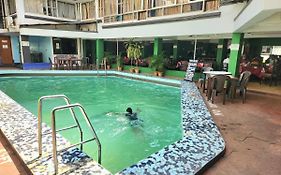 Pool Side Resort Apartment With Kitchen In Near Calangute Beach